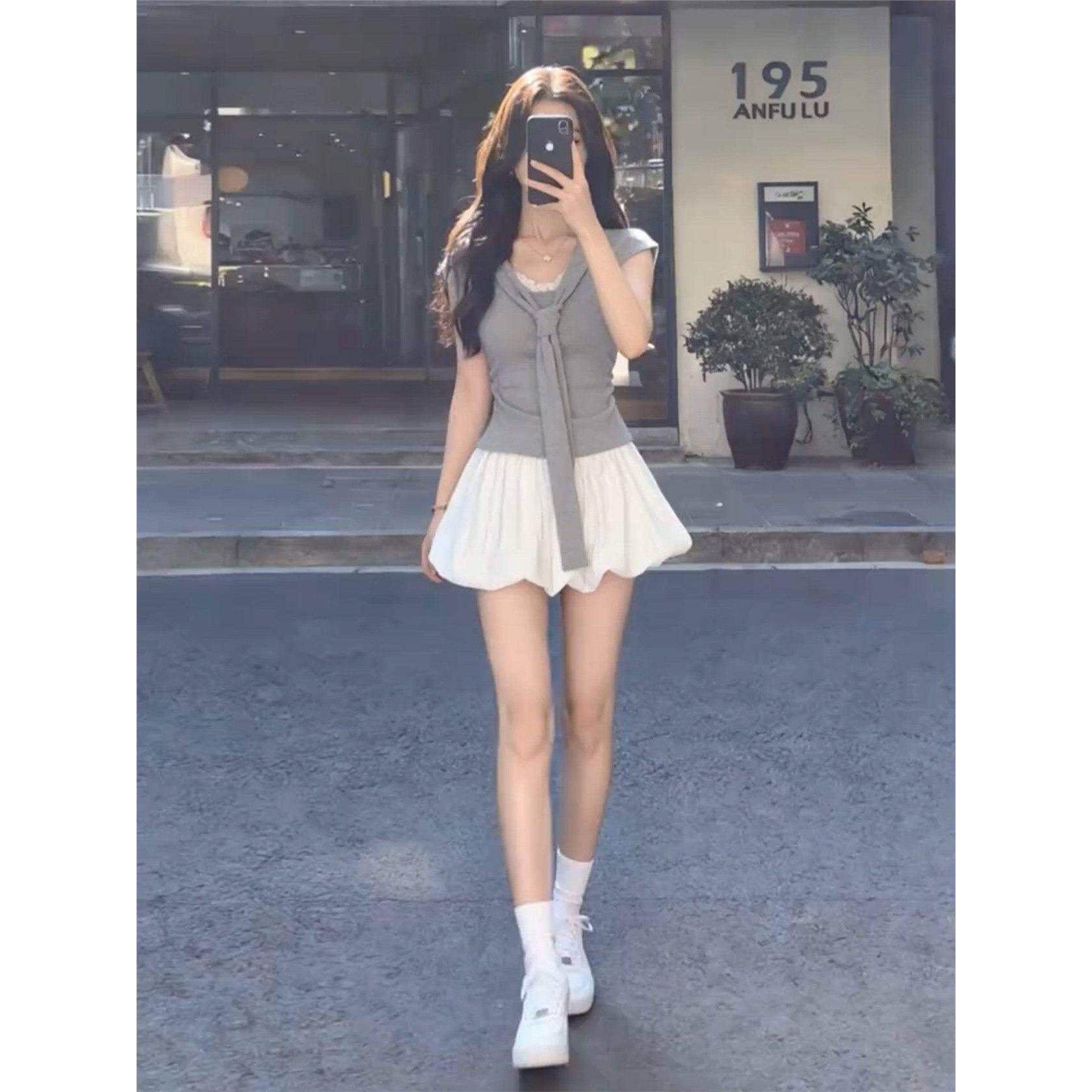 早春小个子短袖连衣裙子女夏2026新款miu系穿搭白色花苞短裙套装