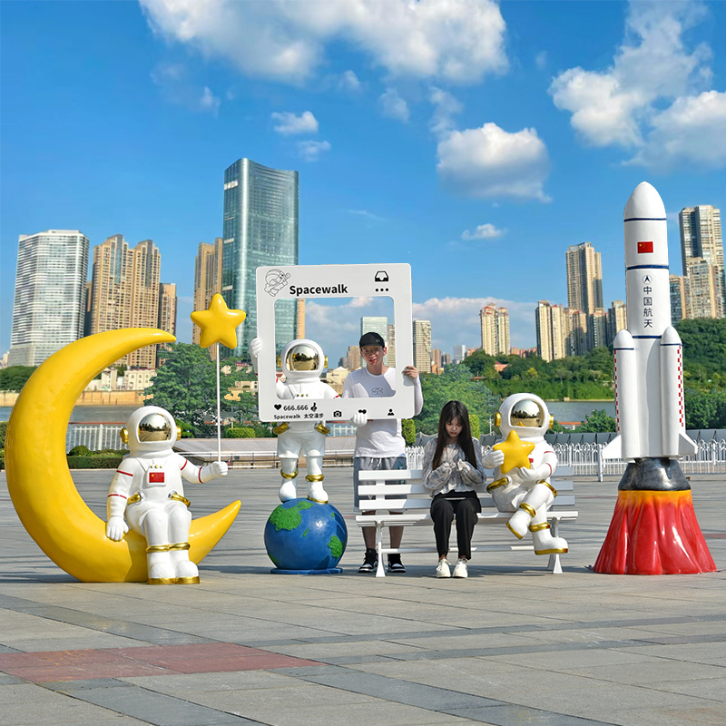 卡通宇航员雕塑太空人物模型户外商场广场网红打卡美陈装饰品摆件