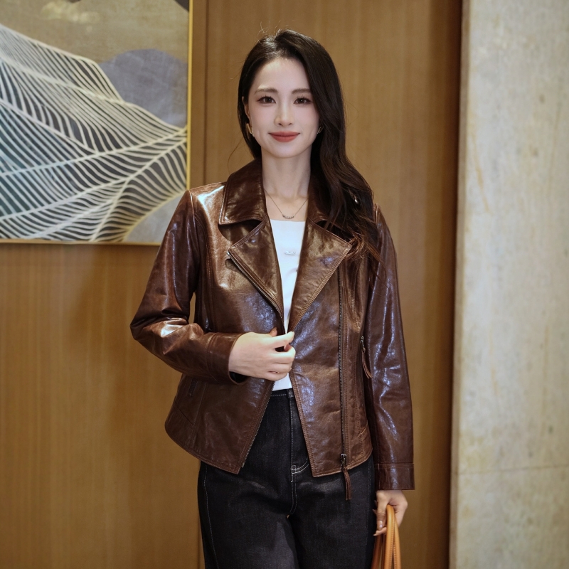 高端真皮皮衣女2025新款秋冬小个子油蜡纯绵羊皮夹克外套短款