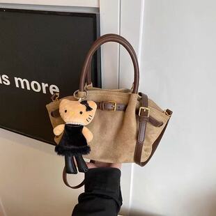 UK秋冬超火小众麂皮绒包包女2025新款百搭斜挎包时尚手提包小拎包