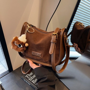 UK小包女百搭2025新款时尚复古麂皮绒斜挎包女士上班小方包手提包