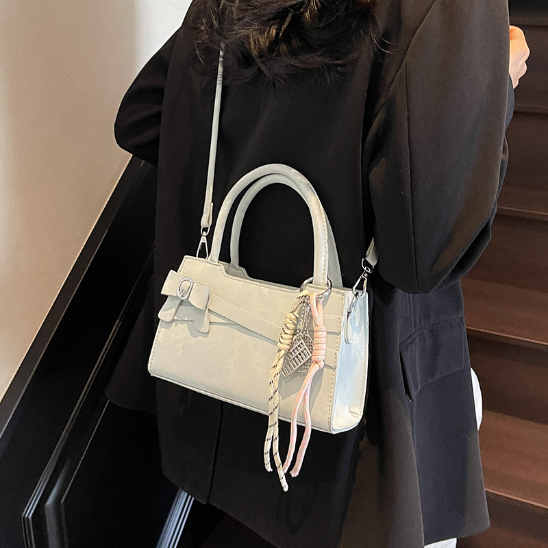 超火小包包女春夏季2025新款时尚百搭斜挎包高级感洋气手提小方包