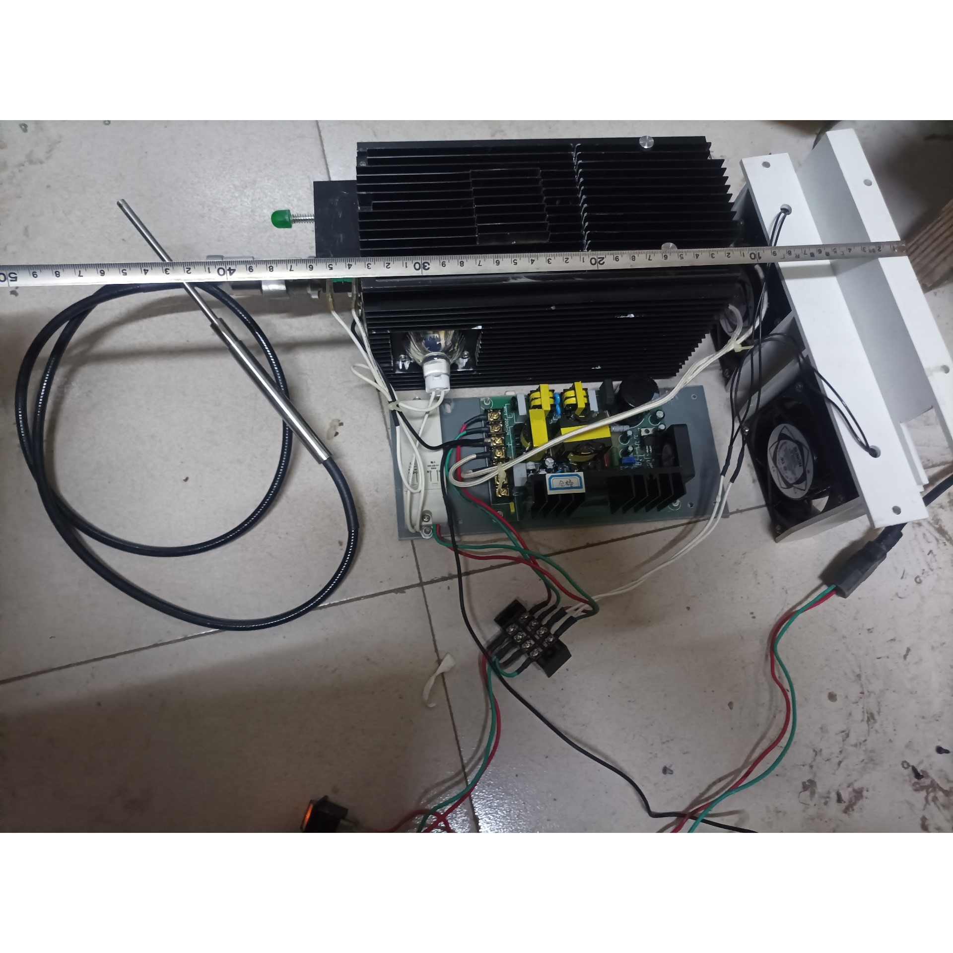 出售件,包含荧光灯电源模块和散热器组件,带原装光纤导管.议价产