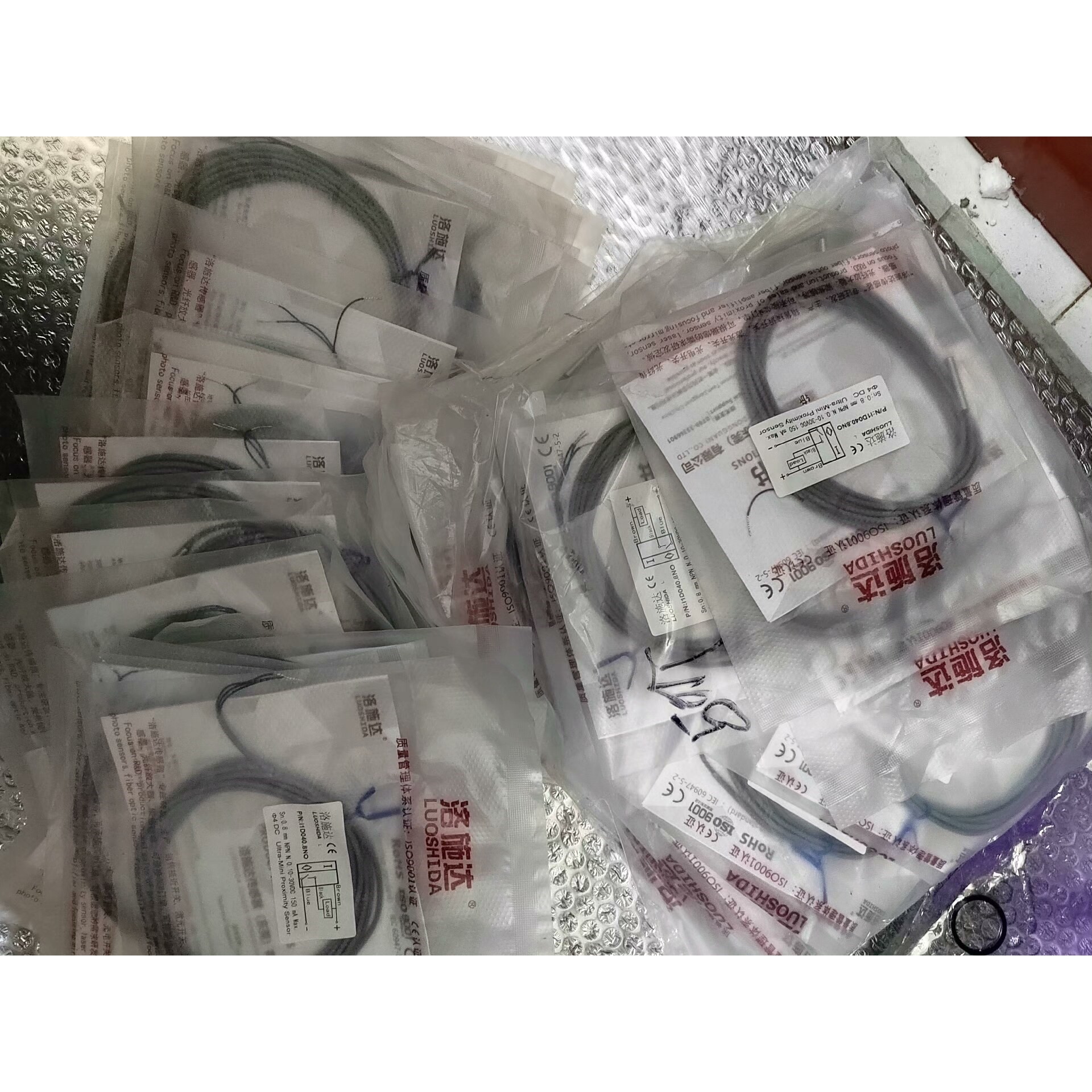 I1D040.8NO无牙 洛施达Φ4埋入感距0.8mm电感式议价产品