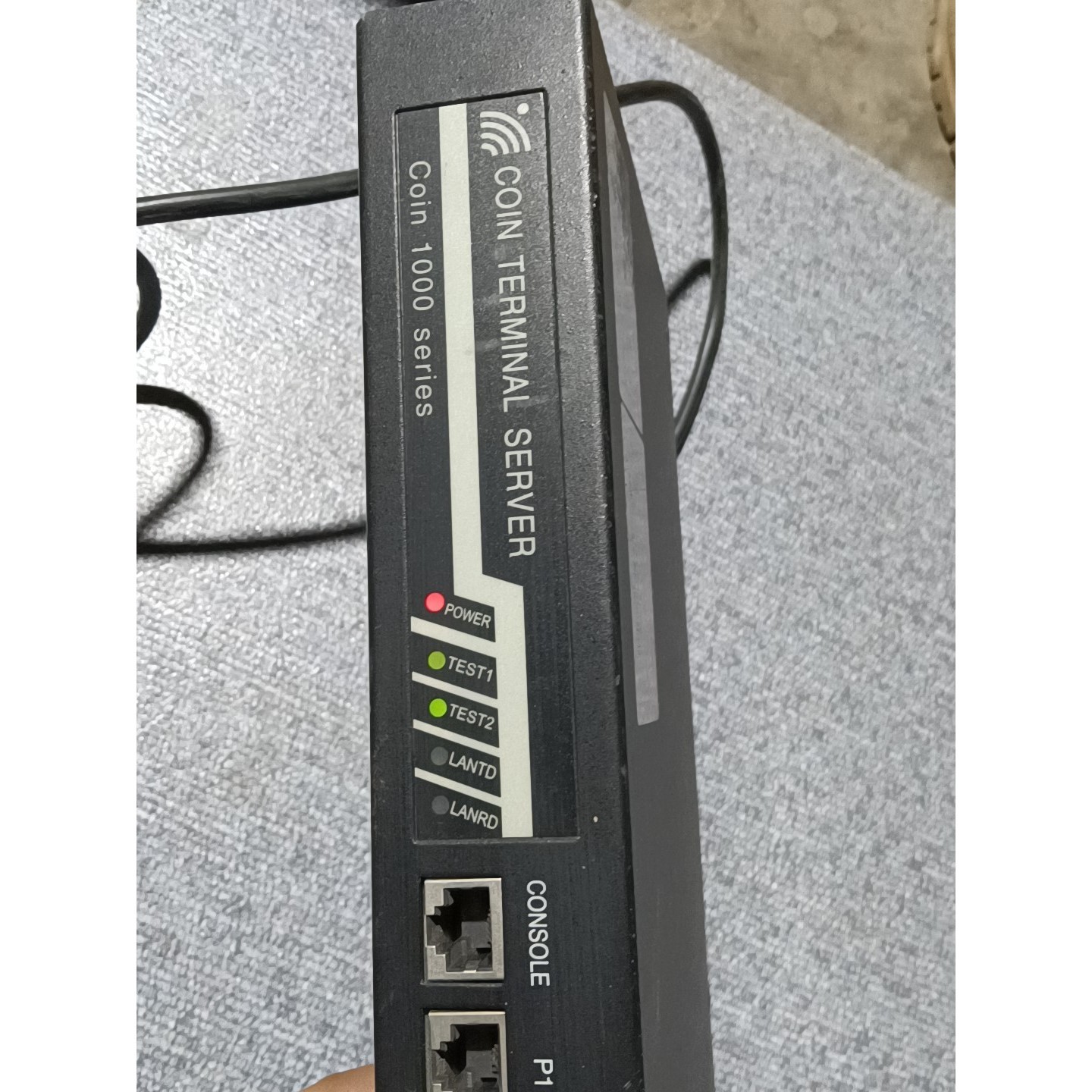 终端服务器,型号TS1016,16口终端服务器.成色如图,功议价产品