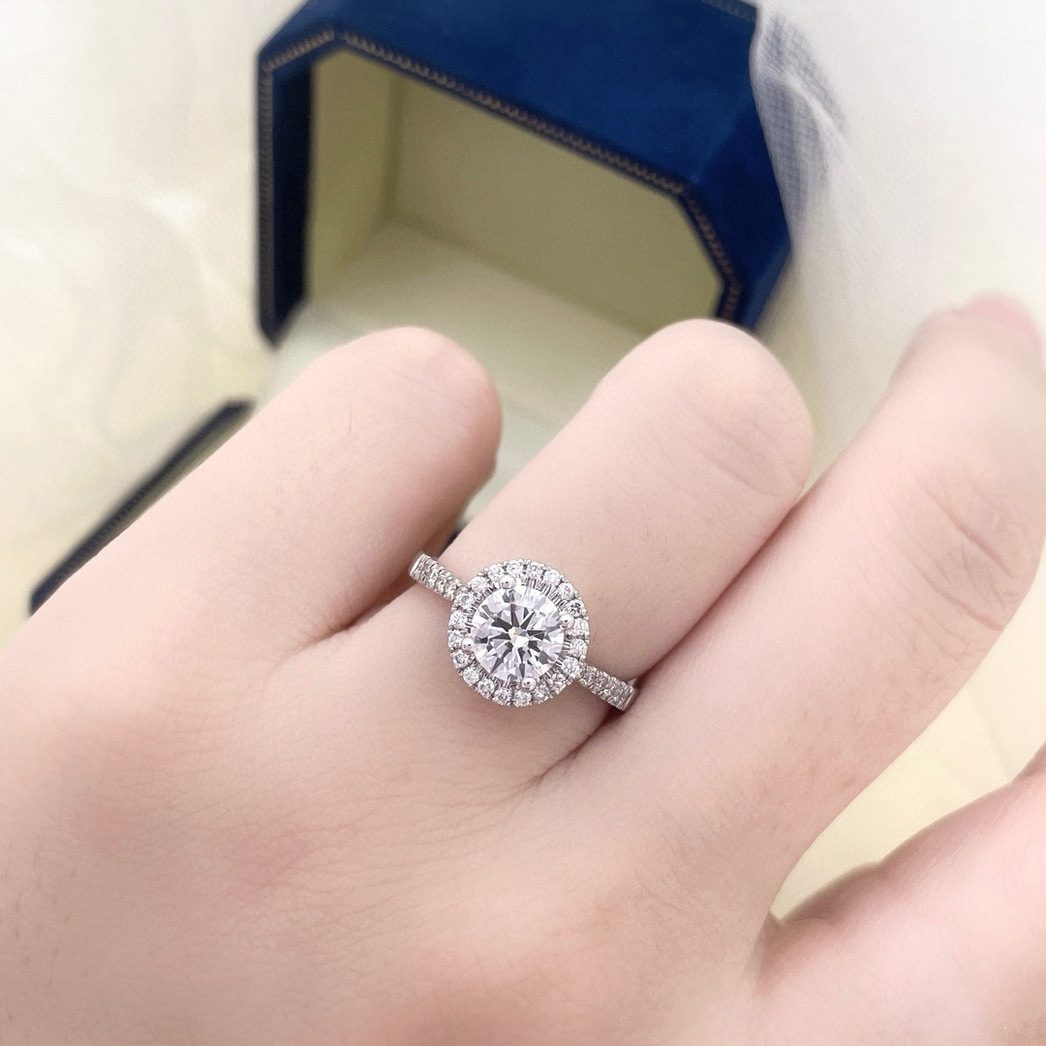 18K金IGI人工培育钻石戒指女设计小众圆围镶铂金钻戒一克拉求婚