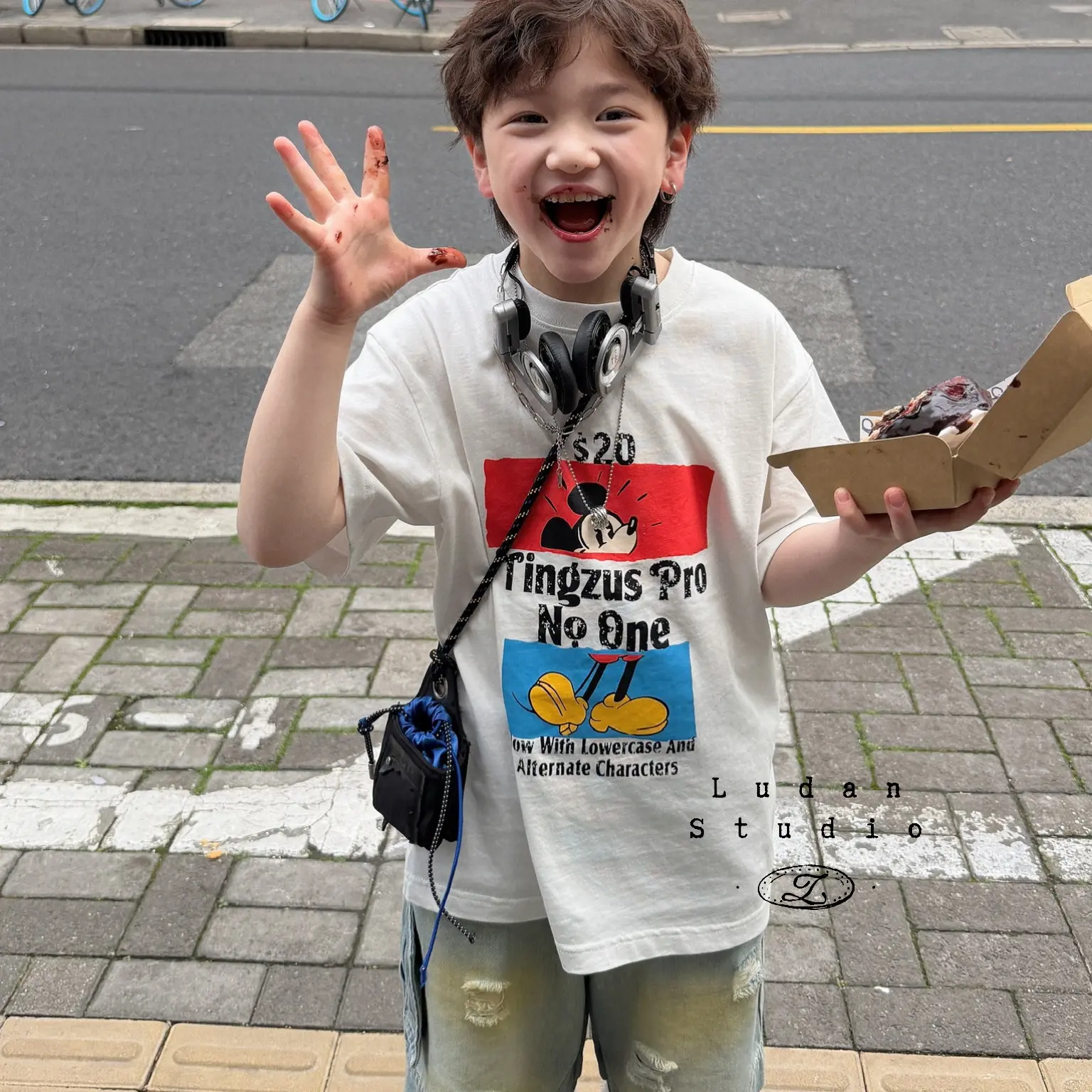 【夏】卤蛋童装.北街记忆/夏白色美式时髦米奇酷短袖牛仔裤男女童