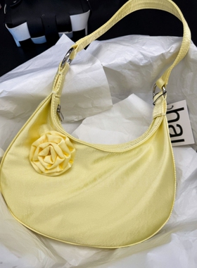 黄色缎面包高级感花朵半月手提单肩2025新款大容量腋下hai月牙包