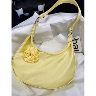黄色缎面包高级感花朵半月手提单肩2025新款大容量腋下hai月牙包