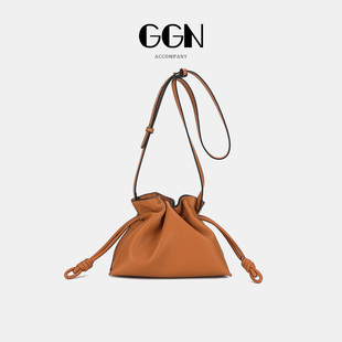 GGN新款真皮女包时尚小众抽绳福袋包通勤单肩斜挎水桶包牛皮包包