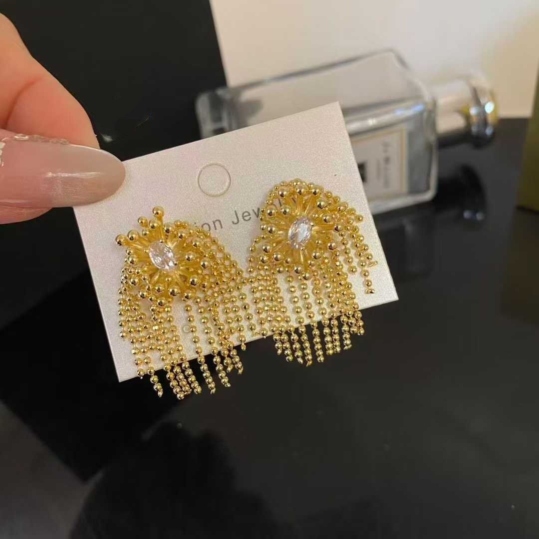 金色流苏珠珠烟花耳环女轻奢高级感小众耳钉气质耳饰,饰品/流行首饰/时尚饰品新,耳环,淘宝优惠券,粉丝福利购,淘宝优惠卷