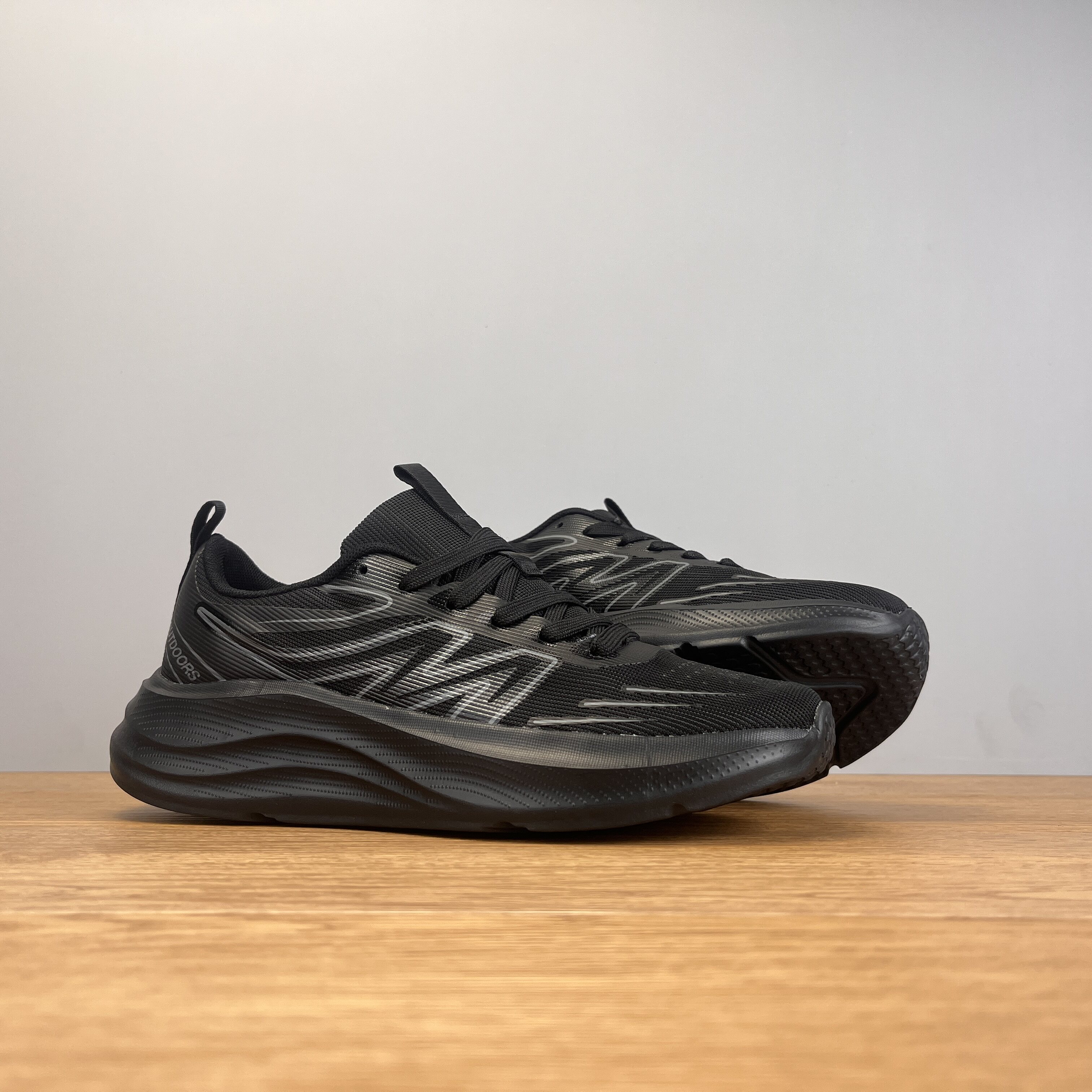 外贸出口超轻减震运动鞋男女防泼水网面透气轻便软底全黑色跑步鞋