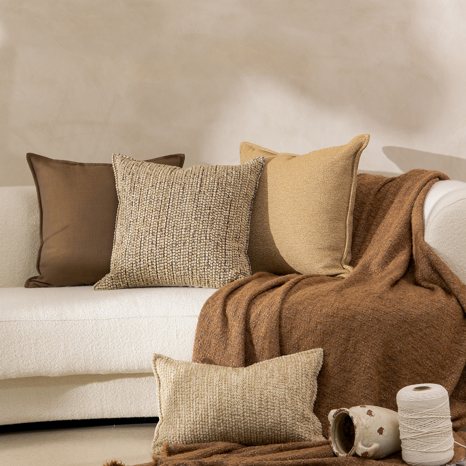 中古侘寂风现代白色沙发抱枕高端客厅样板间民宿飘窗方枕靠背垫套