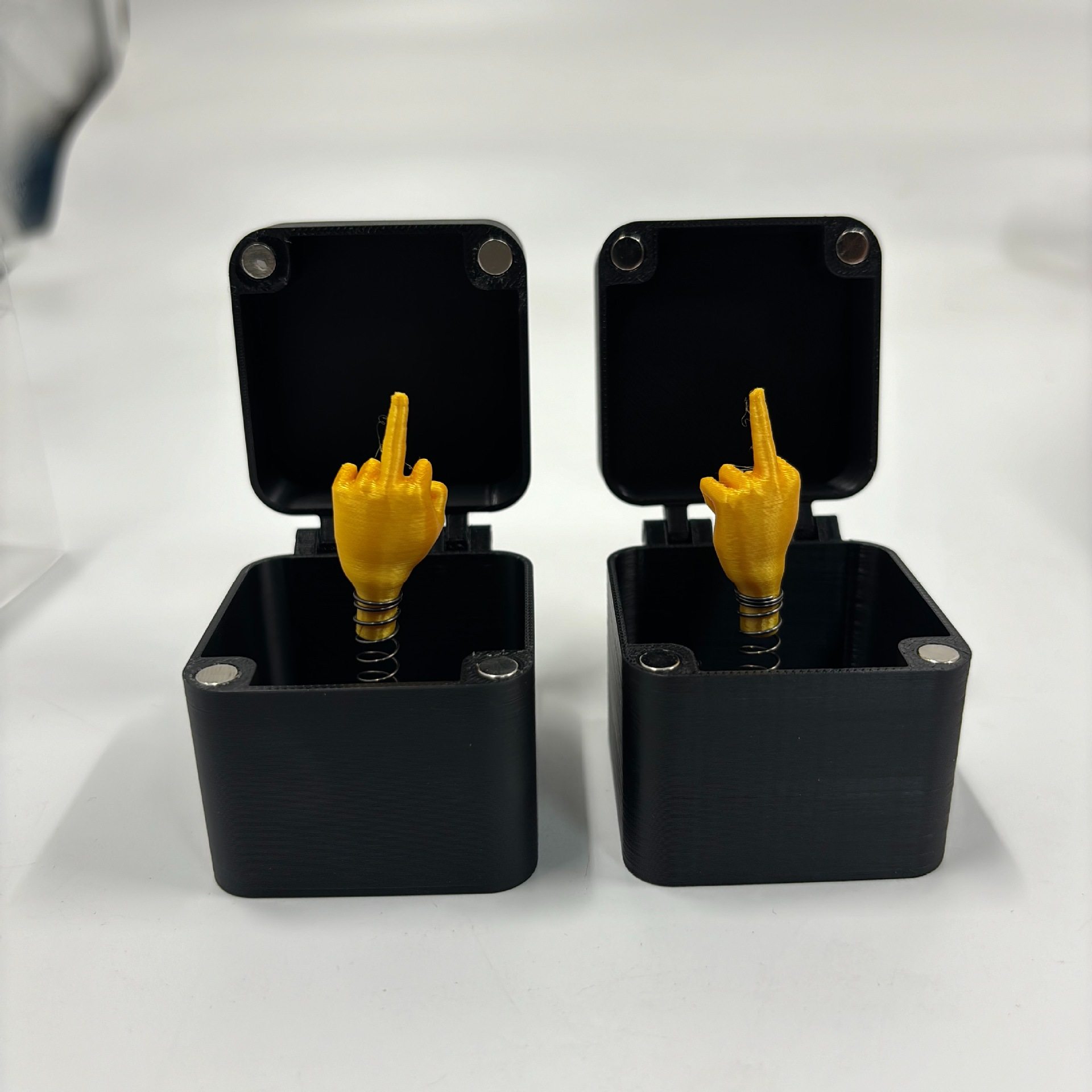 跨境surprise gift Middle Finger in a Box盒子里的中指搞笑