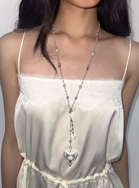 2025年新款银色爱心浮雕奶油蛋糕锆石珍珠长项链女小众设计毛衣链