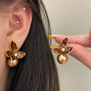 法式焦糖棕珐琅鸢尾花耳钉女秋冬时尚气质轻奢高级感个性耳环耳饰