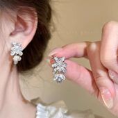 闪钻锆石花朵耳钉2025新款 春夏耳环轻奢小众高级感精致气质耳饰女