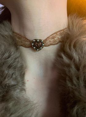 棠洛 咖色蕾丝中古choker颈链女复古珍珠爱心吊坠锁骨链日常百搭