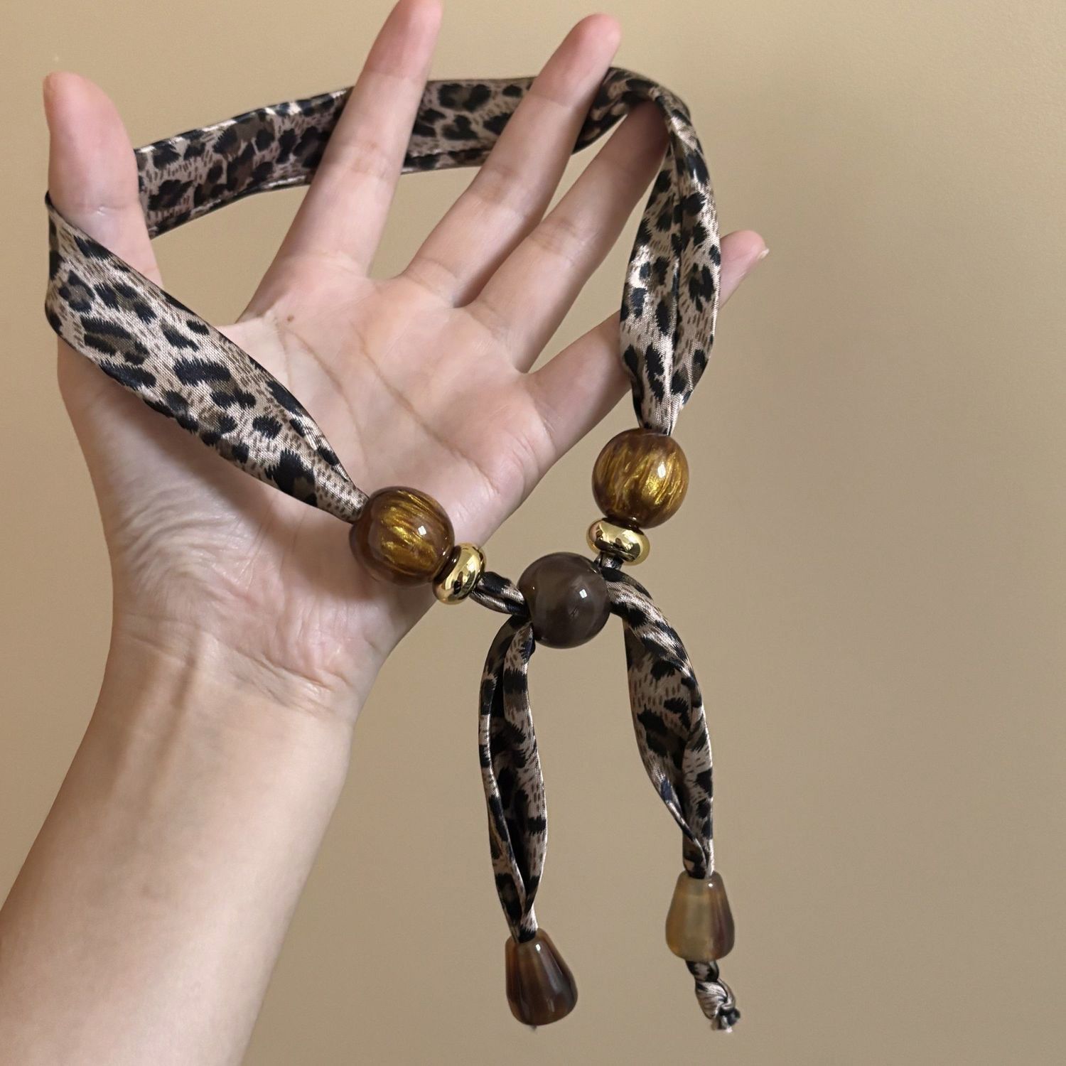 复古秋冬豹纹丝巾项链美拉德小众设计感串珠长款毛衣链新款锁骨链