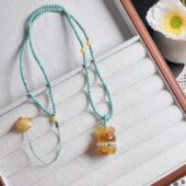 新中式 琥珀色立体雕刻俏色爱心小熊吊坠项链女高颜值颈链