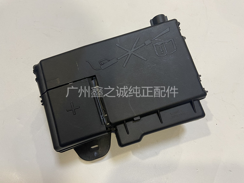科鲁兹迈锐宝电瓶保险丝盒片总成电流 新君威原厂发动机继电器线