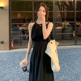 高级感黑色时尚长裙女夏季温柔通勤收腰显瘦A字裙无袖挂脖连衣裙