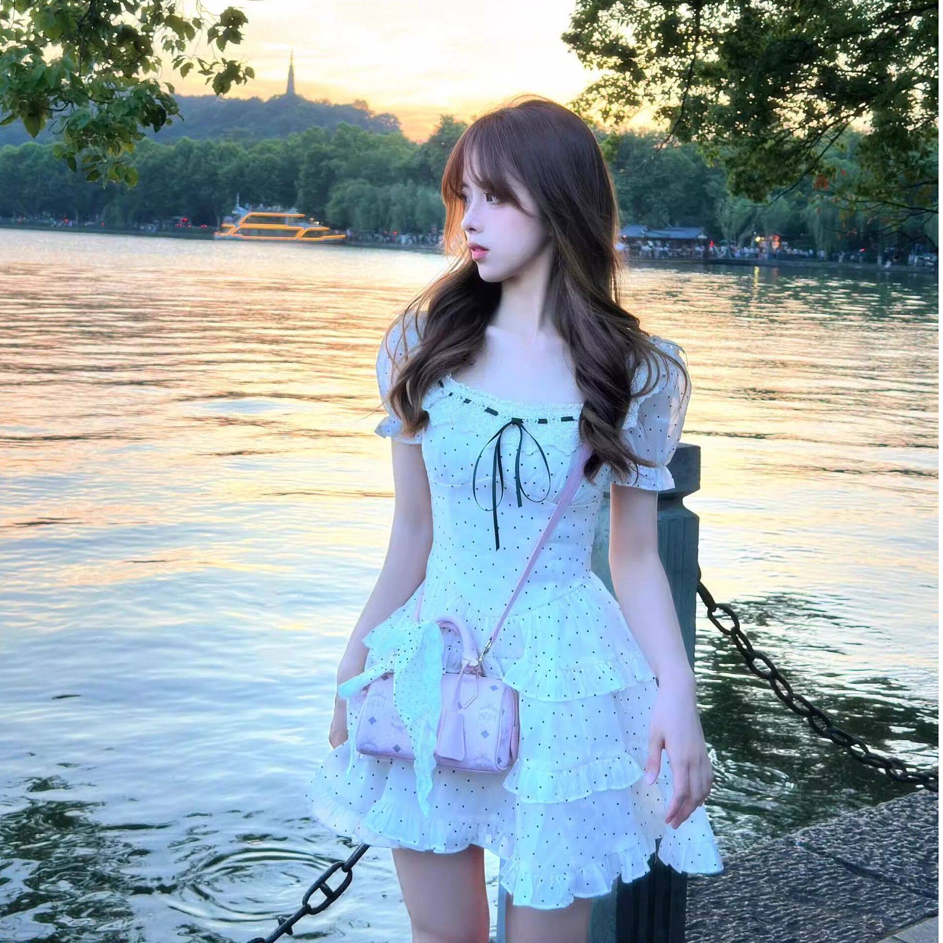 甜美波点方领连衣裙女夏季新款纯欲学生温柔风公主裙高腰蛋糕短裙