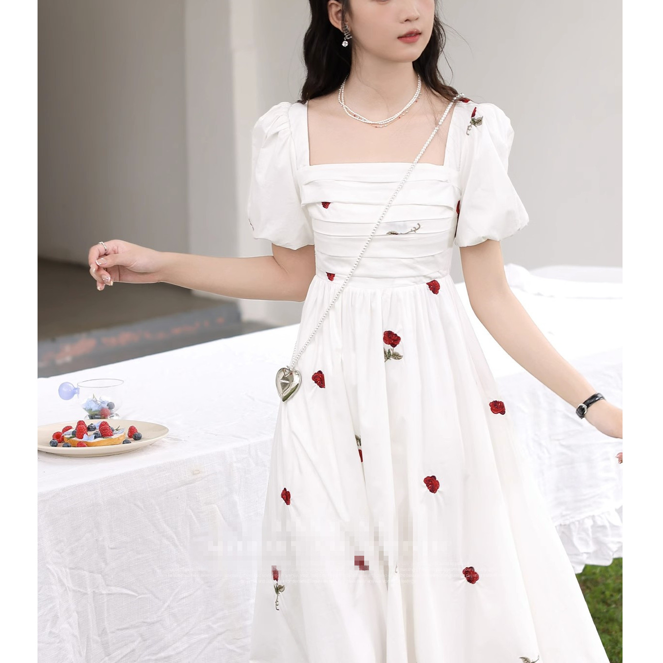 茶歇法式泡泡袖白色连衣裙子夏季
