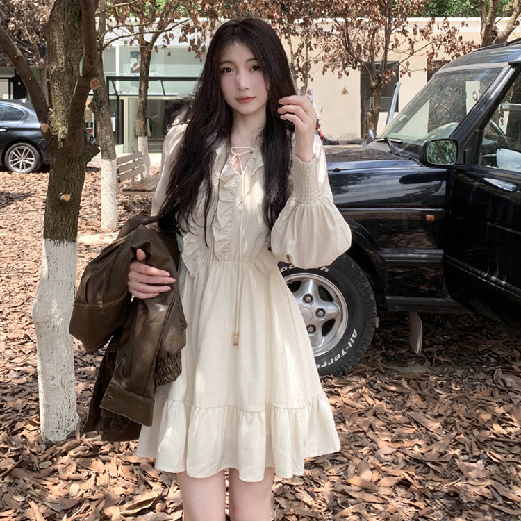 茶歇法式系带v领长袖连衣裙女春