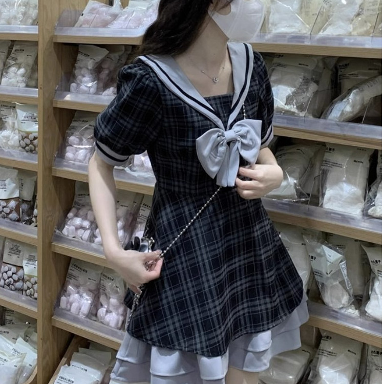 复古学院风娃娃领格子连衣裙女夏