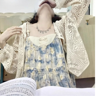 夏季吊带碎花打底连衣裙子女2025新款学生沙滩长裙秋装搭配一整套