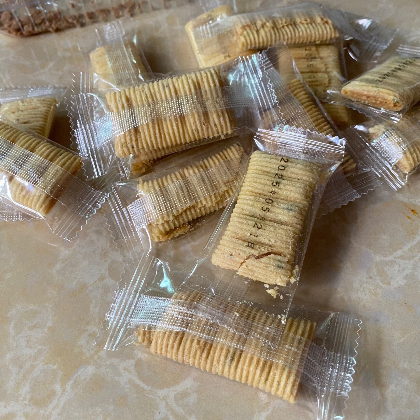 脆片蛋花酥140g黑芝麻花生仁夹心鸡蛋卷厦门特产解馋追剧零食品