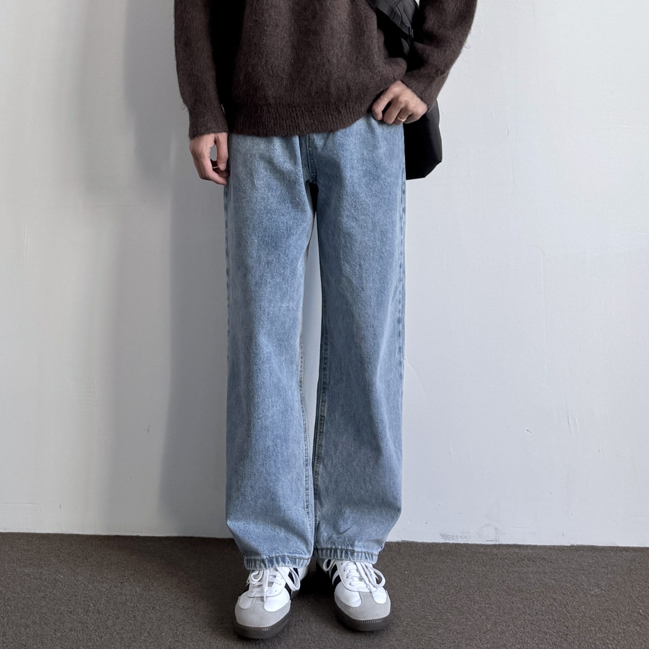 复古水洗浅蓝宽松直筒牛仔裤