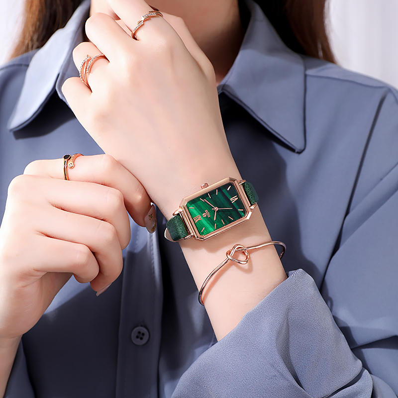 方形小绿表网红同款高中生气质女表白领商务学院风腕表手表石英表