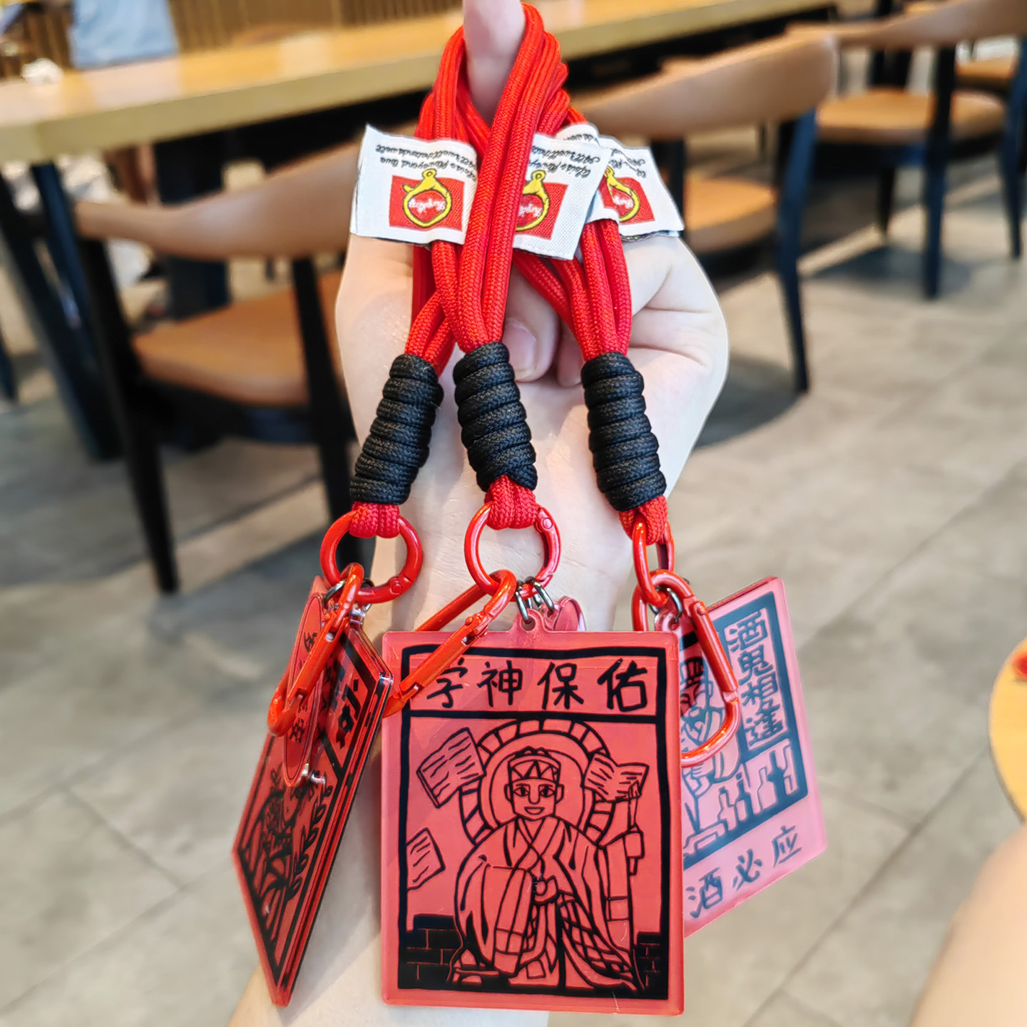 甲马趣味钥匙扣徒步包包挂饰亚克力书包男女学生情侣挂件创意礼物