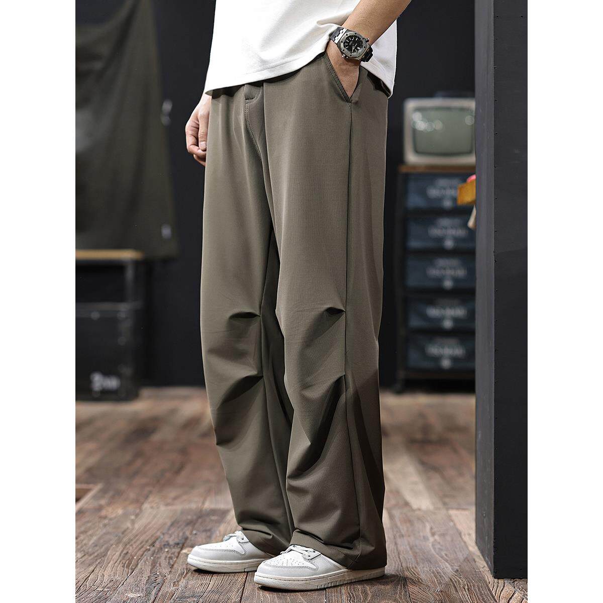 夏季轻薄垂感冰丝直筒休闲裤男2026新款宽松阔腿男款速干伞兵裤子