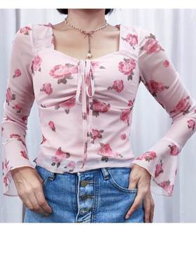 Go Girl同款法式甜美花朵印花喇叭袖方领衬衫女修身网纱长袖T恤秋