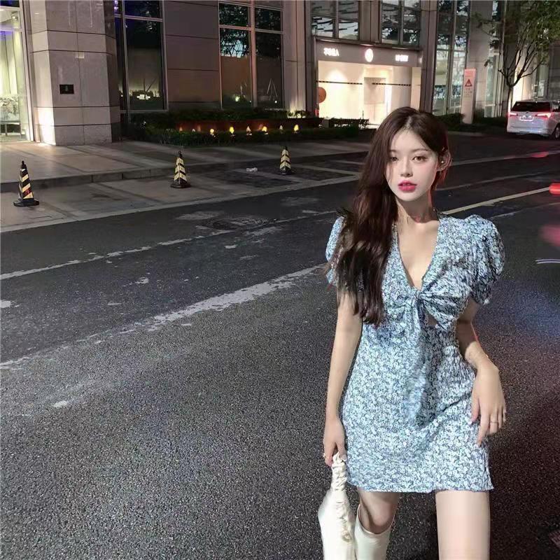 胖mm甜辣风海边度假深v短裙女夏微胖辣妹收腰性感雪纺碎花连衣裙