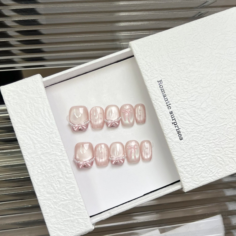 「白桃泡泡」手工美甲穿戴甲2025新短款高级感蝴蝶结法式猫眼美甲
