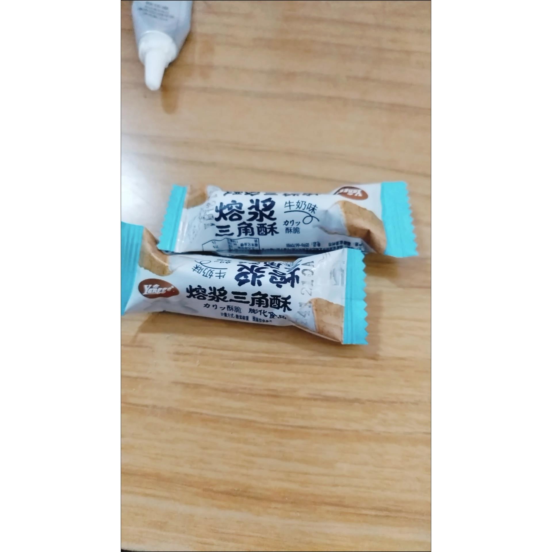 熔岩三角酥巧克力牛奶味夹心威化饼干酥脆膨化零食