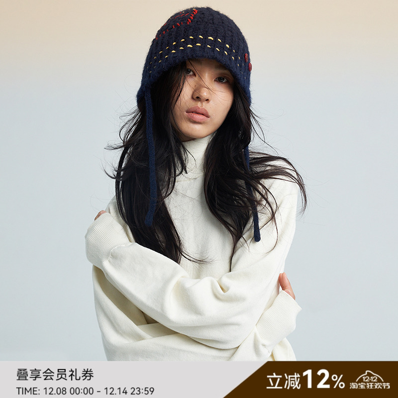 SAME FLOW 红色纽扣手工线迹撞色设计亮点质感保暖耐磨盆栽帽