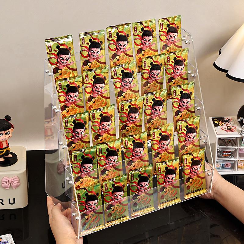 文具店卡包展示架透明亚克力哪吒卡牌奥特曼小马桌游小卡片收纳盒