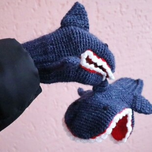 Women Girl Lovely Shark Shape Gloves Winter Knitted Cute Glo