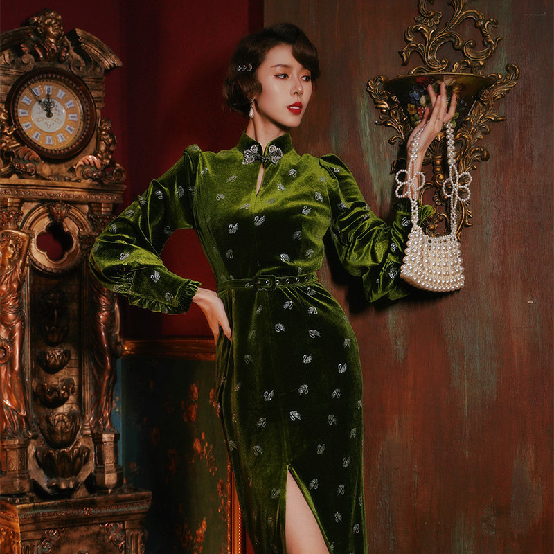 四美子中国风绿色旗袍女天鹅湖2022年春秋新款高端改良长款连衣裙