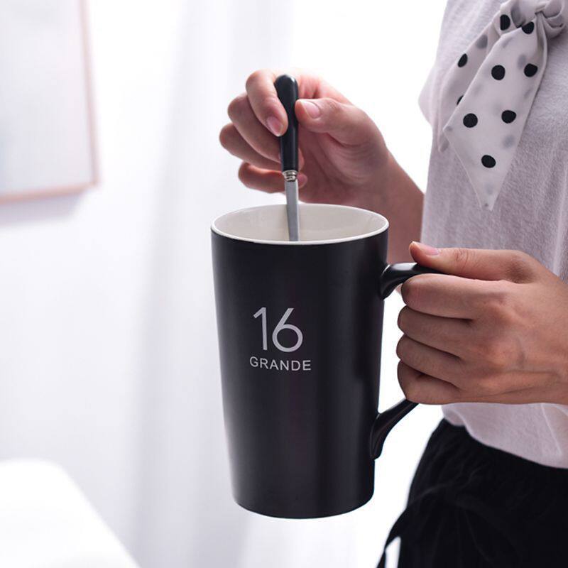 陶瓷杯大容量500ml创意水杯ins咖啡杯简约家用杯子马克杯带盖勺子