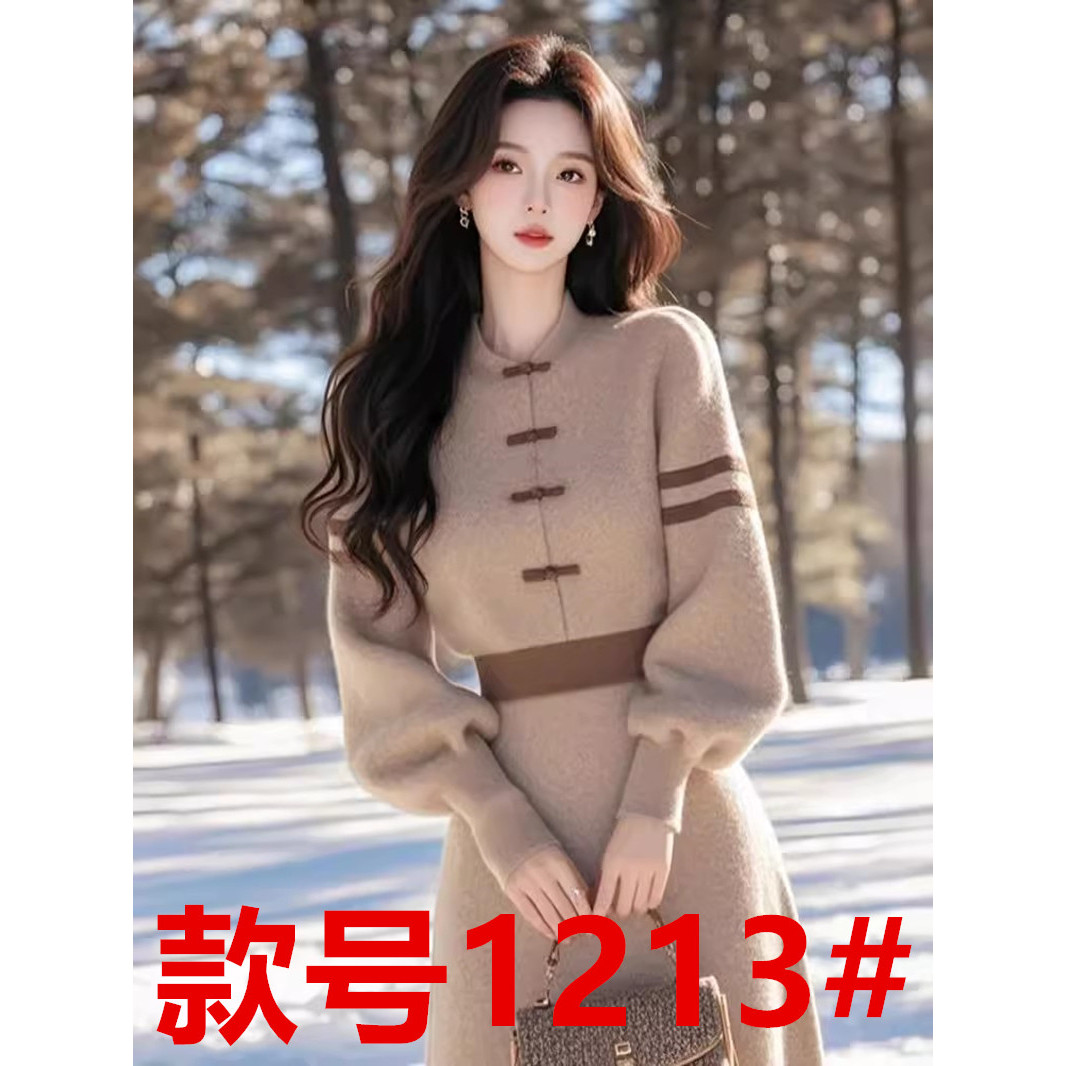 配大衣长裙女2026冬季爆款独特超好看气质漂亮卡其色针织连衣裙子