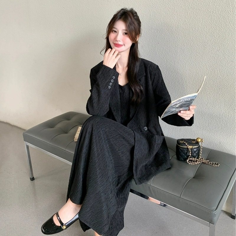 加肥大码女装春秋新款微胖mm西装外套吊带长裙时髦显瘦套装两件套