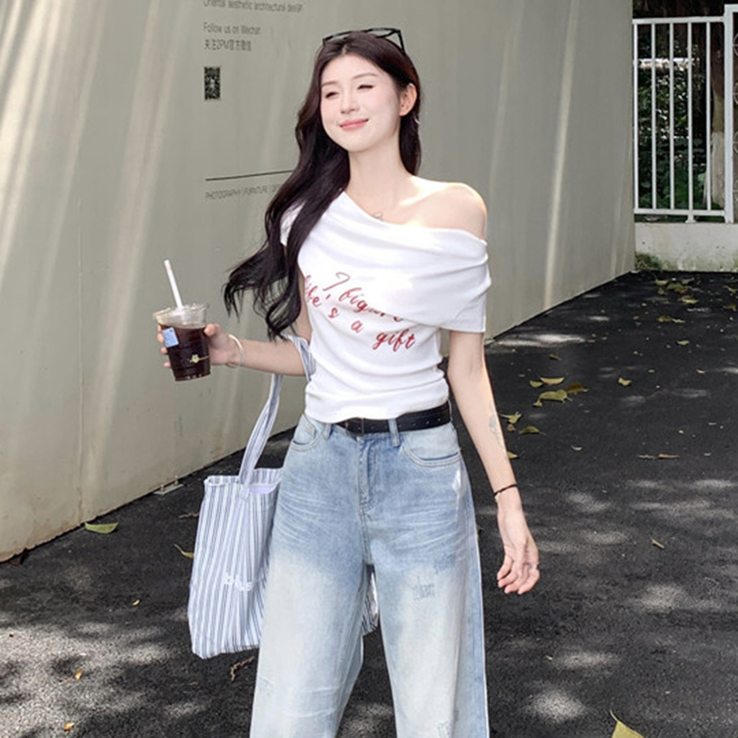 一字领短袖修身T恤女2025夏季字母印花显瘦辣妹百搭短款露肩上衣