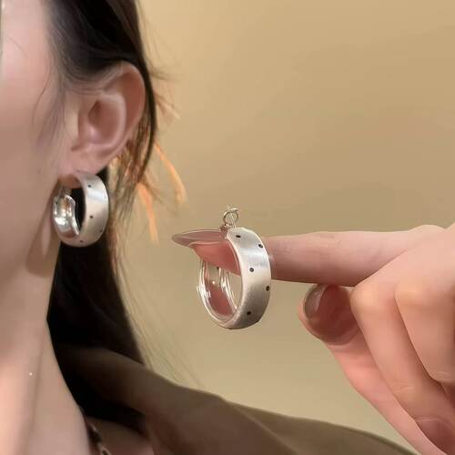 复古高级感波点耳钉