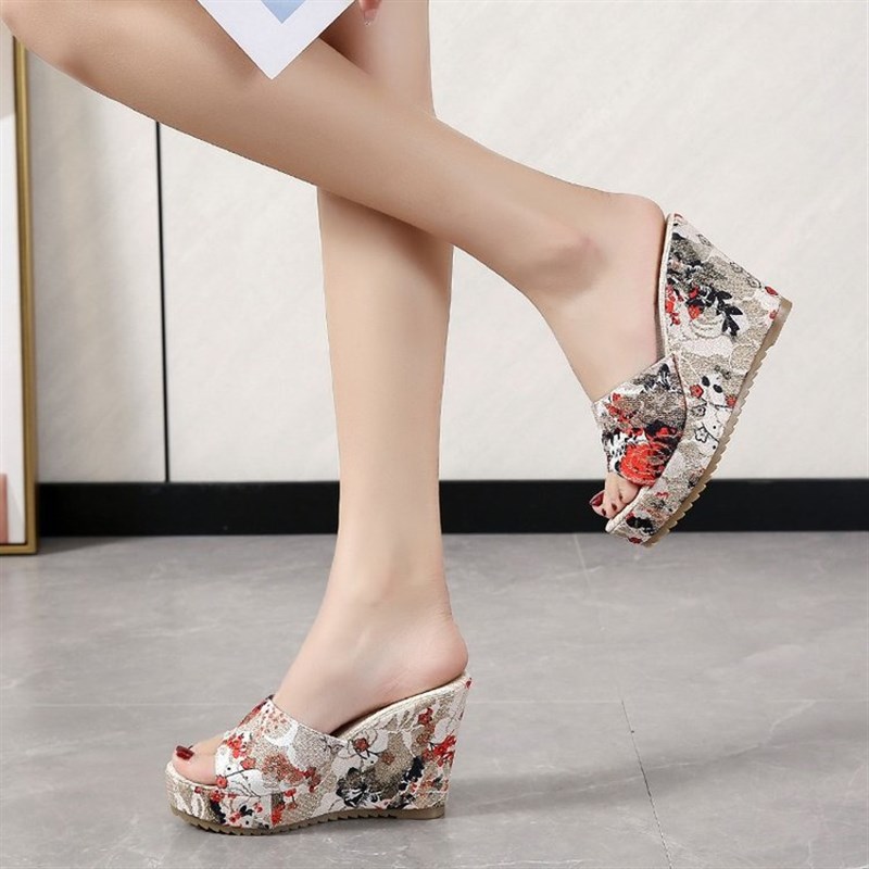Summer Wedge Heel Slippers for Women 2025 Fashionable Thick